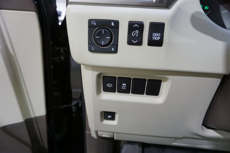 Lexus GX 460 460 Vehicle Full-screen Gallery Image 43