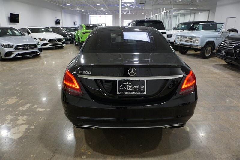 Mercedes-Benz C 300 Vehicle Full-screen Gallery Image 08