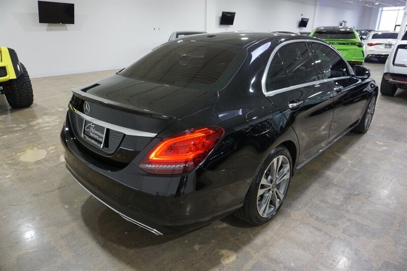 Mercedes-Benz C 300 Vehicle Full-screen Gallery Image 09