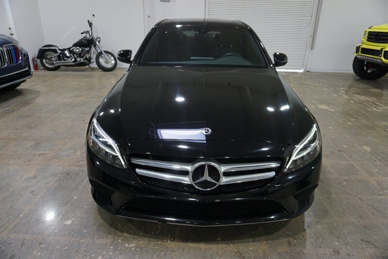 Mercedes-Benz C 300 Vehicle Full-screen Gallery Image 16