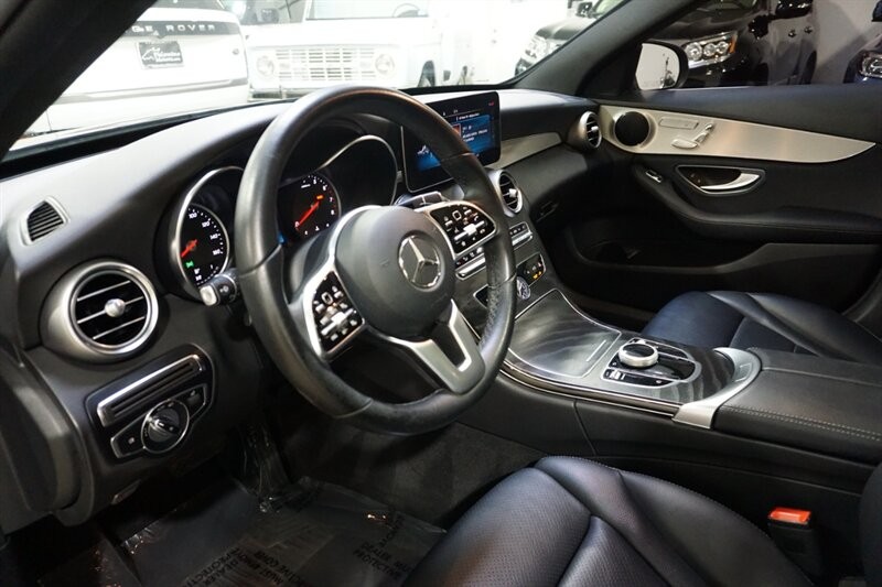 Mercedes-Benz C 300 Vehicle Full-screen Gallery Image 19