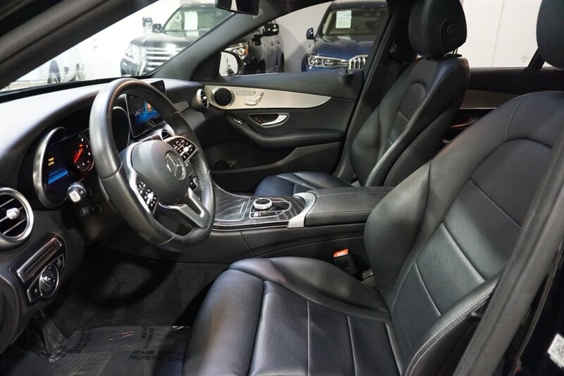 Mercedes-Benz C 300 Vehicle Full-screen Gallery Image 21