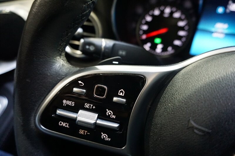 Mercedes-Benz C 300 Vehicle Full-screen Gallery Image 42