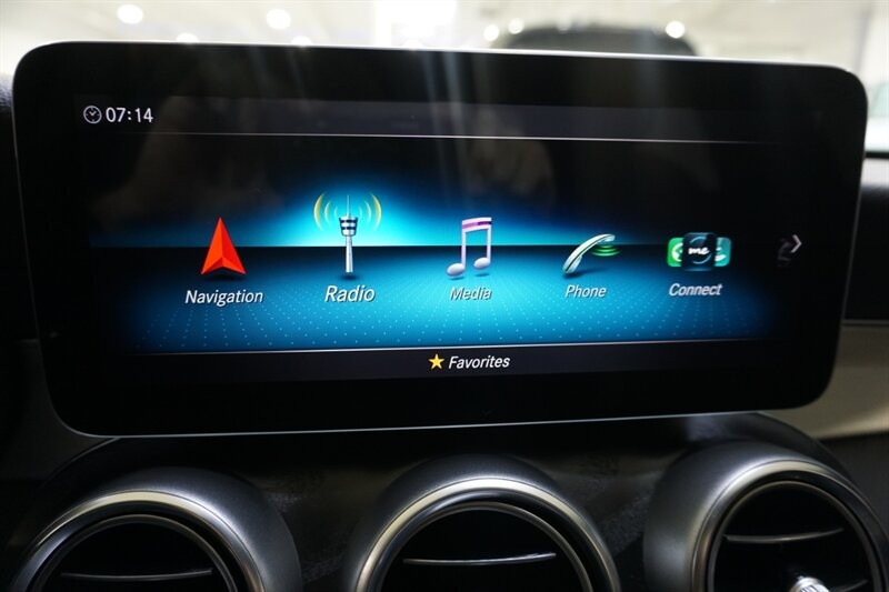 Mercedes-Benz C 300 Vehicle Full-screen Gallery Image 48