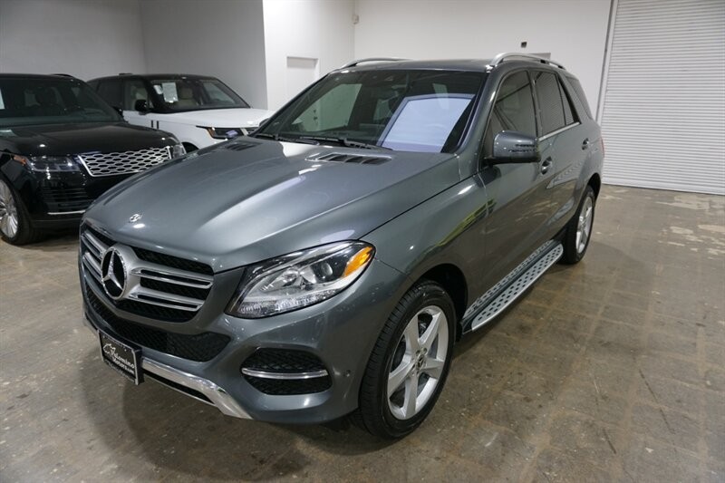 Mercedes-Benz GLE GLE 350 Vehicle Full-screen Gallery Image 02