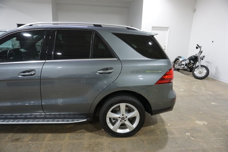 Mercedes-Benz GLE GLE 350 Vehicle Full-screen Gallery Image 04