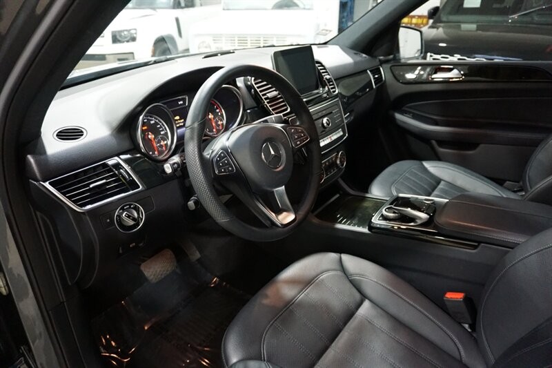 Mercedes-Benz GLE GLE 350 Vehicle Full-screen Gallery Image 19