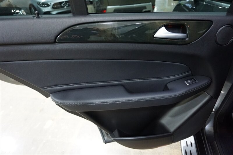 Mercedes-Benz GLE GLE 350 Vehicle Full-screen Gallery Image 23