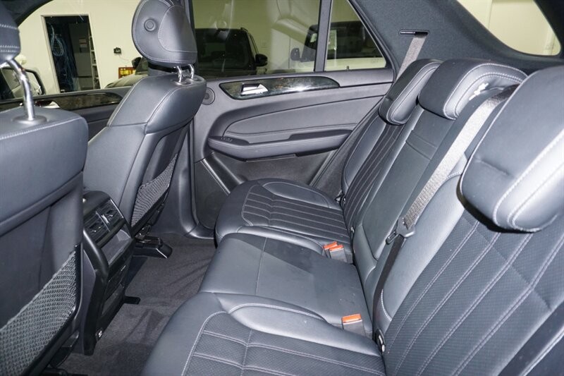 Mercedes-Benz GLE GLE 350 Vehicle Full-screen Gallery Image 26