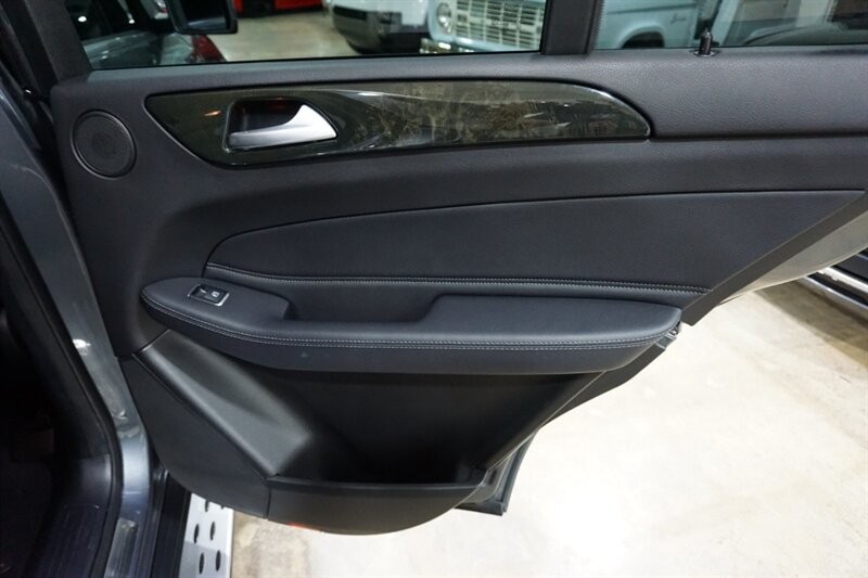 Mercedes-Benz GLE GLE 350 Vehicle Full-screen Gallery Image 28