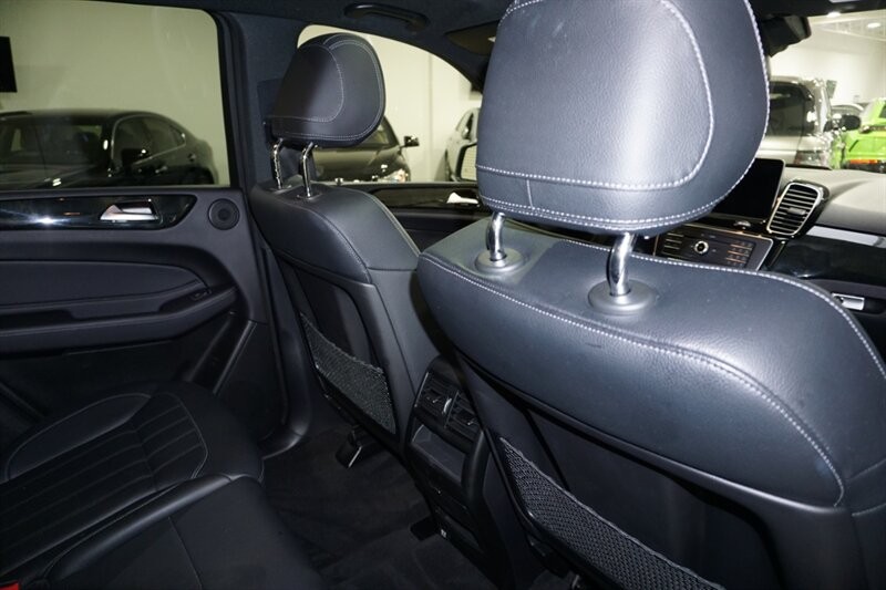 Mercedes-Benz GLE GLE 350 Vehicle Full-screen Gallery Image 29