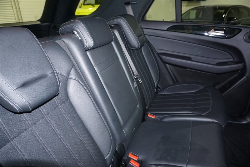 Mercedes-Benz GLE GLE 350 Vehicle Full-screen Gallery Image 32