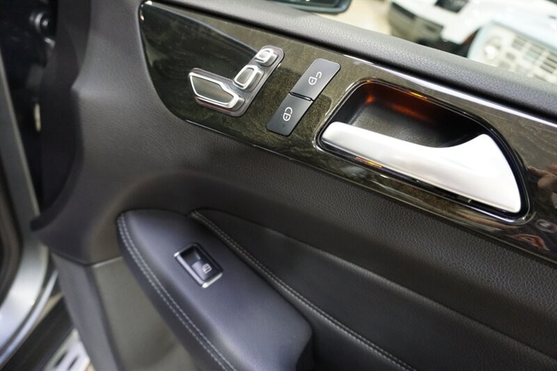 Mercedes-Benz GLE GLE 350 Vehicle Full-screen Gallery Image 34