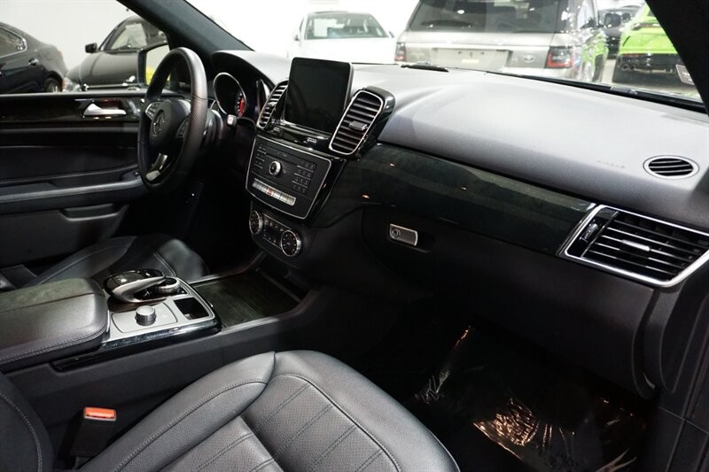 Mercedes-Benz GLE GLE 350 Vehicle Full-screen Gallery Image 35