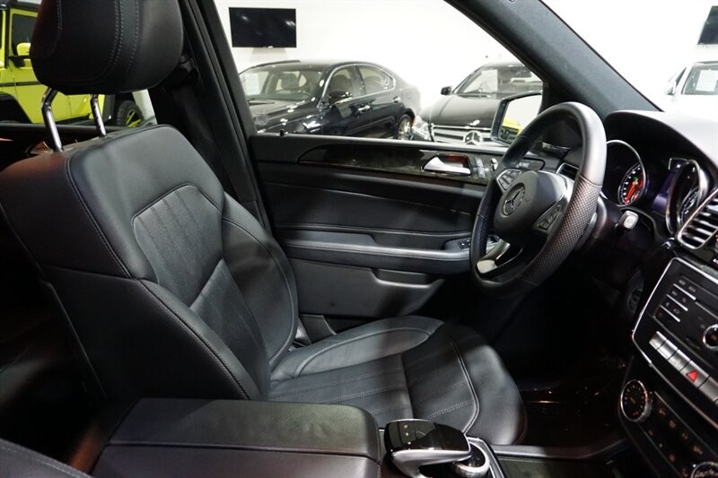 Mercedes-Benz GLE GLE 350 Vehicle Full-screen Gallery Image 36