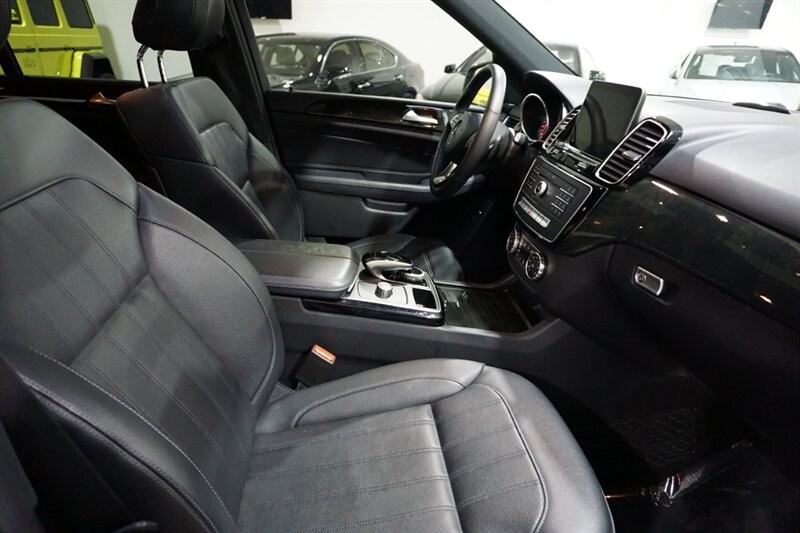 Mercedes-Benz GLE GLE 350 Vehicle Full-screen Gallery Image 37