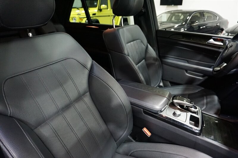 Mercedes-Benz GLE GLE 350 Vehicle Full-screen Gallery Image 38