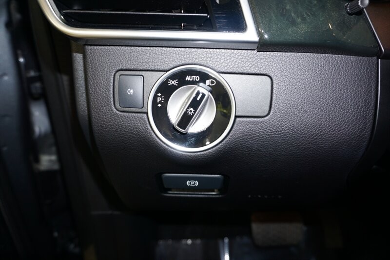 Mercedes-Benz GLE GLE 350 Vehicle Full-screen Gallery Image 41