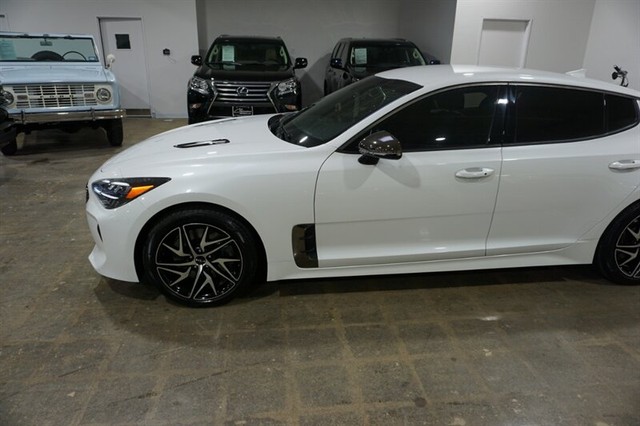 2022 Kia Stinger GT-Line photo 2