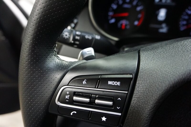 Kia Stinger GT-Line Vehicle Full-screen Gallery Image 41