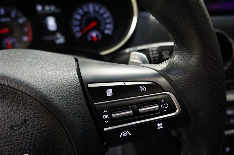 Kia Stinger GT-Line Vehicle Full-screen Gallery Image 42