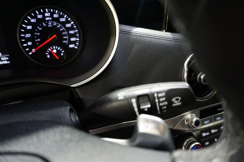 Kia Stinger GT-Line Vehicle Full-screen Gallery Image 44