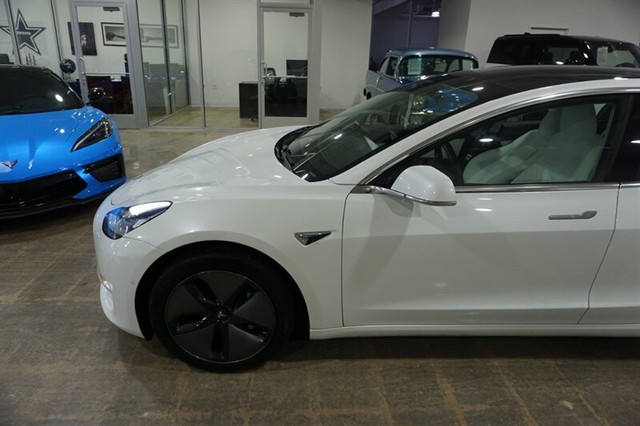 2019 Tesla Model 3 Base photo 2