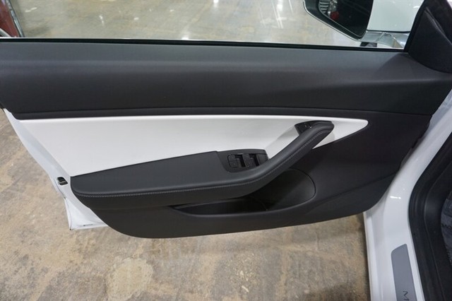 2019 Tesla Model 3 Base photo 16