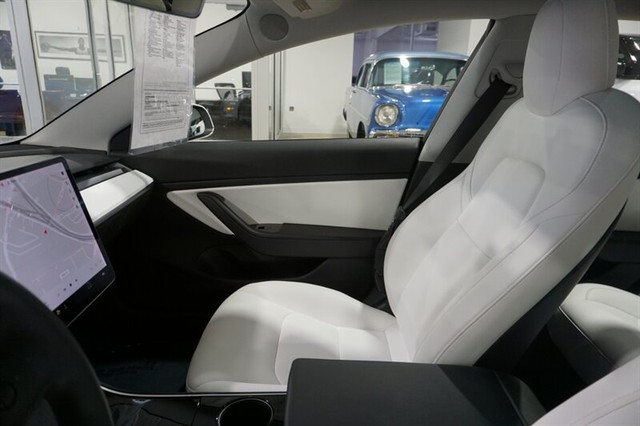 2019 Tesla Model 3 Base photo 18