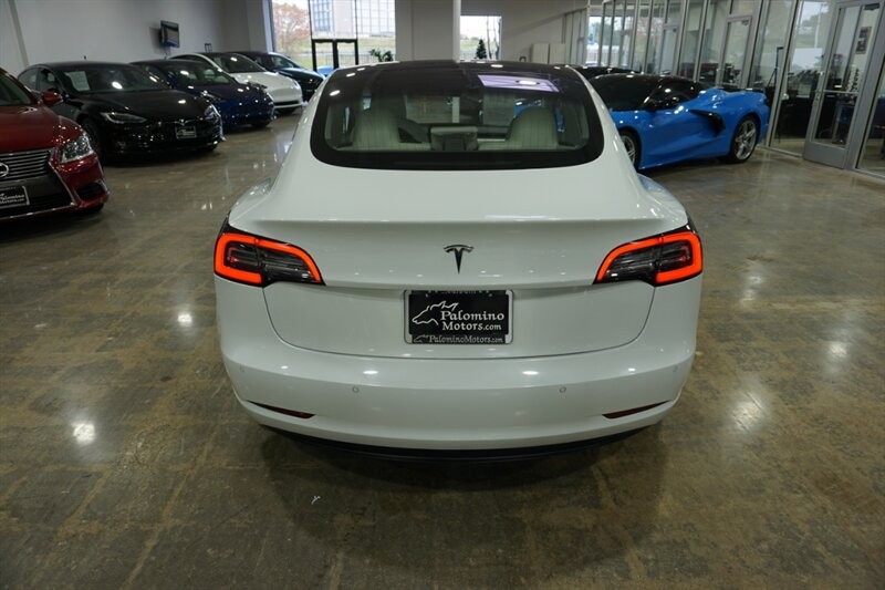 Tesla Model 3 Vehicle Full-screen Gallery Image 08