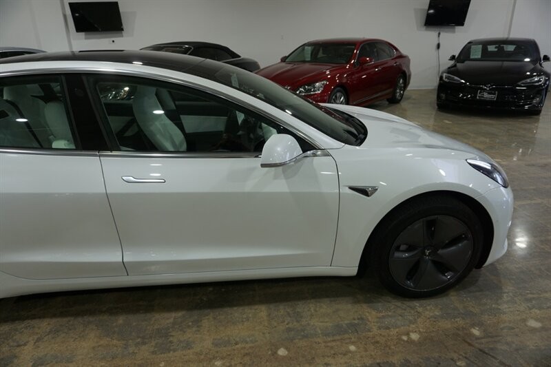Tesla Model 3 Vehicle Full-screen Gallery Image 13