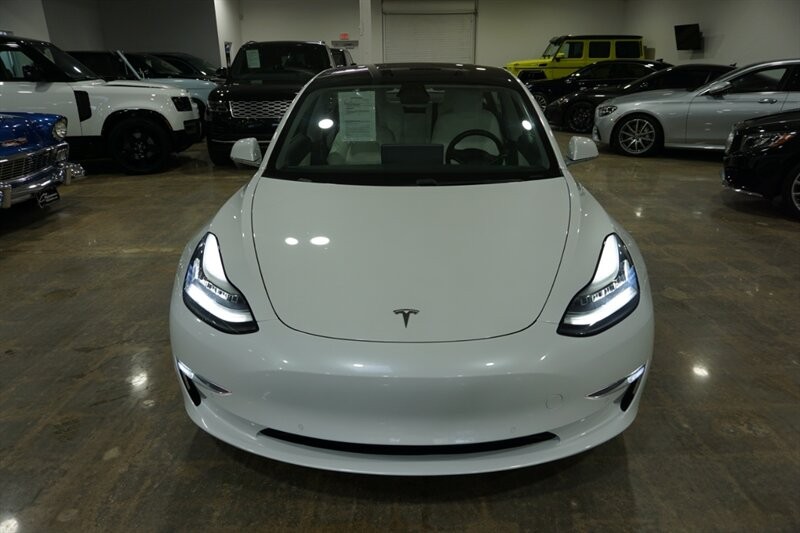 Tesla Model 3 Vehicle Full-screen Gallery Image 16