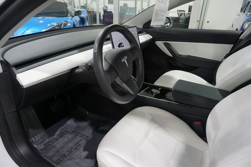 Tesla Model 3 Vehicle Full-screen Gallery Image 18