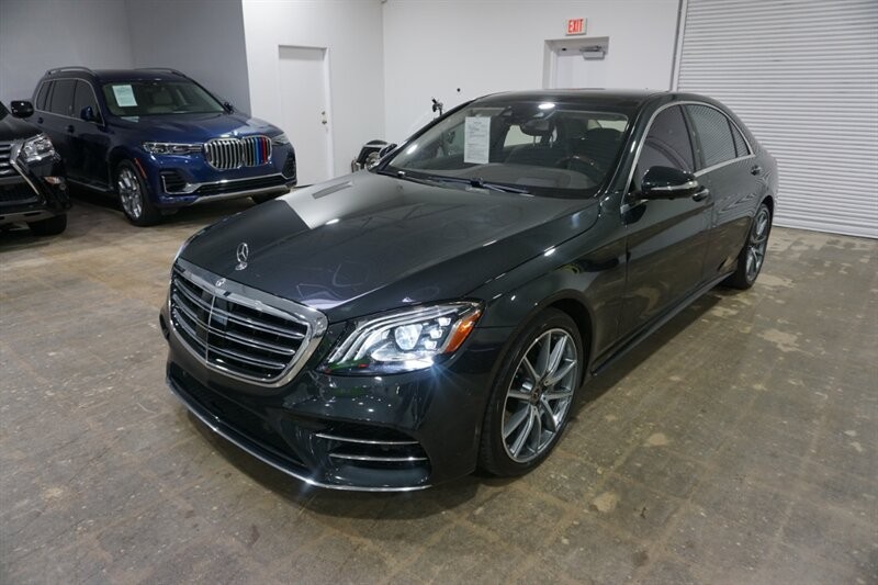 Mercedes-Benz S 560 4MATIC Vehicle Full-screen Gallery Image 01