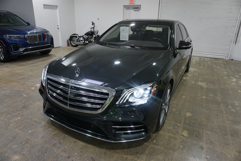 Mercedes-Benz S 560 4MATIC Vehicle Full-screen Gallery Image 02
