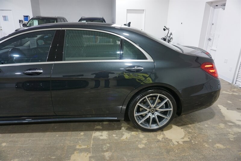 Mercedes-Benz S 560 4MATIC Vehicle Full-screen Gallery Image 04