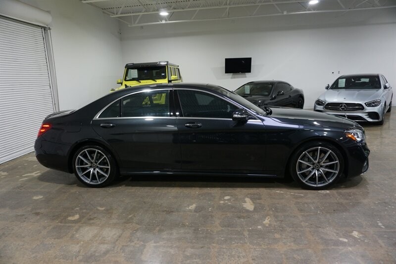 Mercedes-Benz S 560 4MATIC Vehicle Full-screen Gallery Image 11