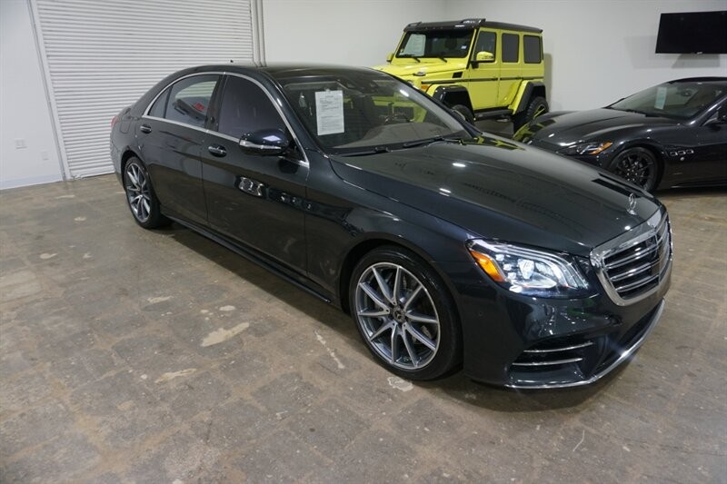 Mercedes-Benz S 560 4MATIC Vehicle Full-screen Gallery Image 14