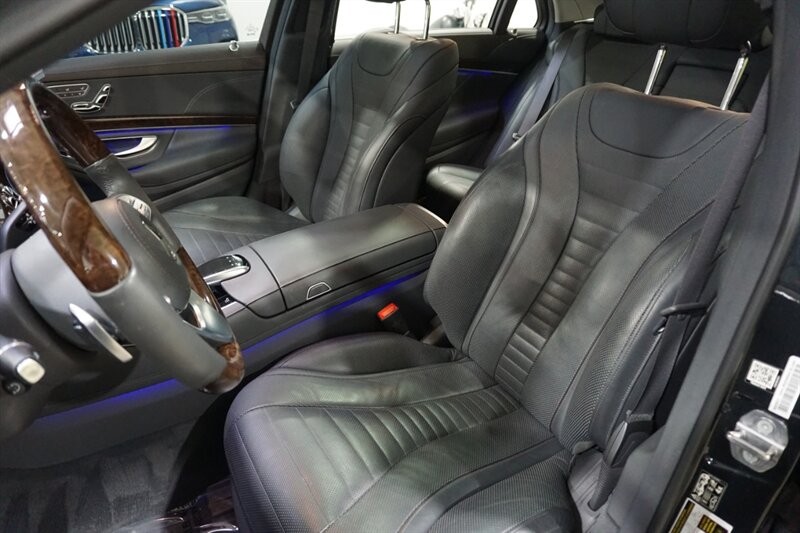 Mercedes-Benz S 560 4MATIC Vehicle Full-screen Gallery Image 22