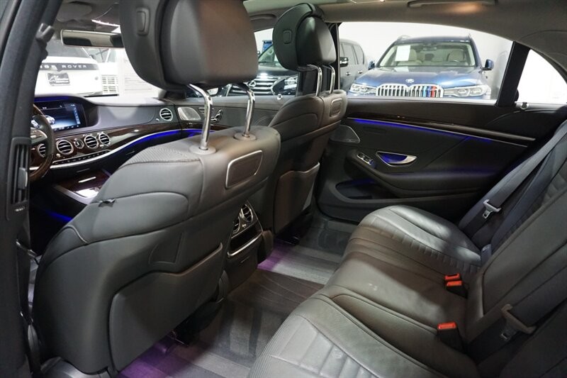 Mercedes-Benz S 560 4MATIC Vehicle Full-screen Gallery Image 24
