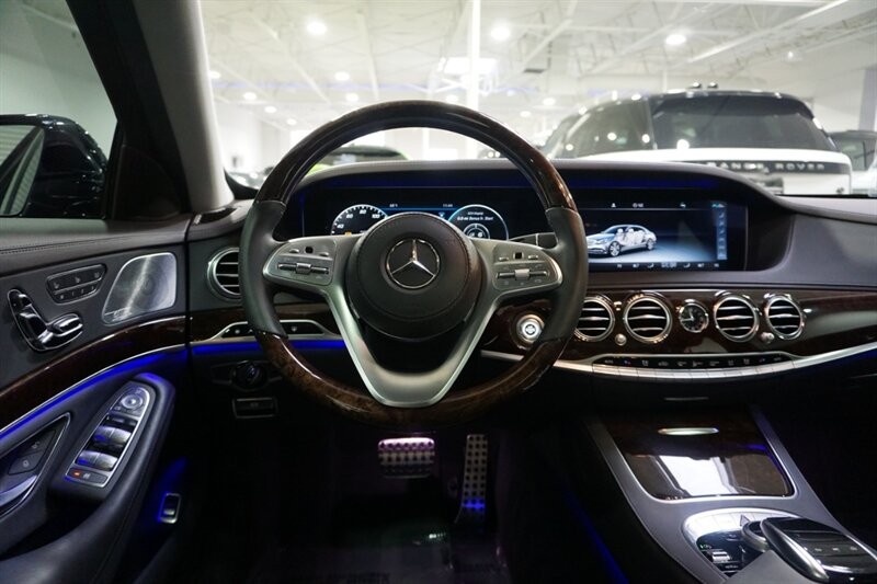 Mercedes-Benz S 560 4MATIC Vehicle Full-screen Gallery Image 40