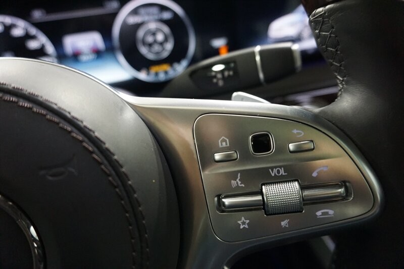 Mercedes-Benz S 560 4MATIC Vehicle Full-screen Gallery Image 44