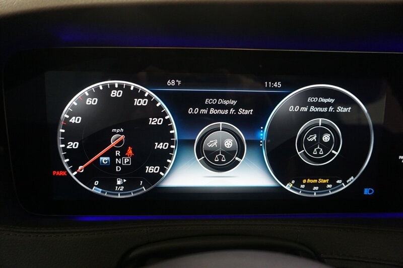 Mercedes-Benz S 560 4MATIC Vehicle Full-screen Gallery Image 47