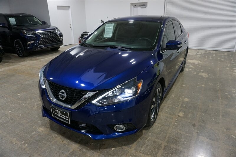 Nissan Sentra SR Vehicle Full-screen Gallery Image 02