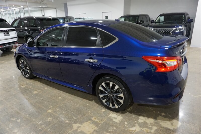 Nissan Sentra SR Vehicle Full-screen Gallery Image 06