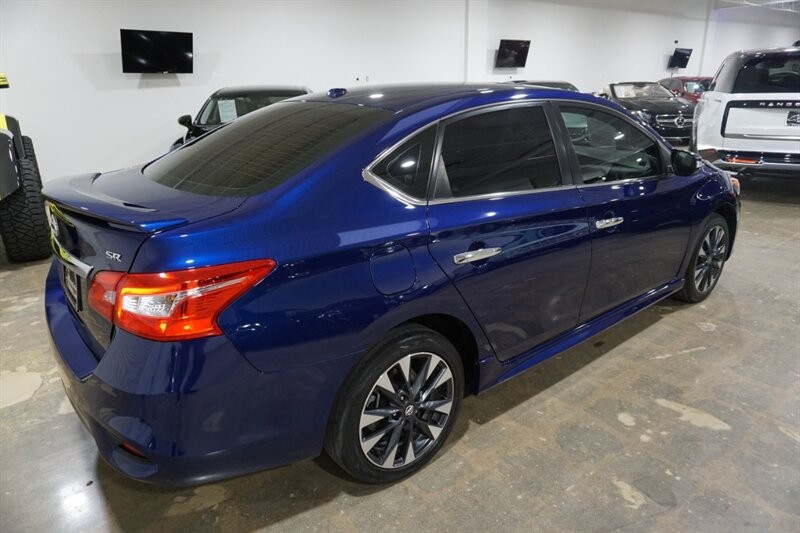 Nissan Sentra SR Vehicle Full-screen Gallery Image 10