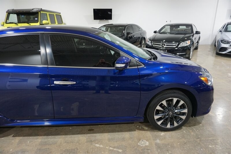 Nissan Sentra SR Vehicle Full-screen Gallery Image 13