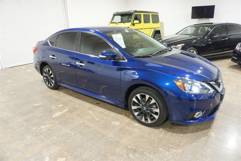 Nissan Sentra SR Vehicle Full-screen Gallery Image 14