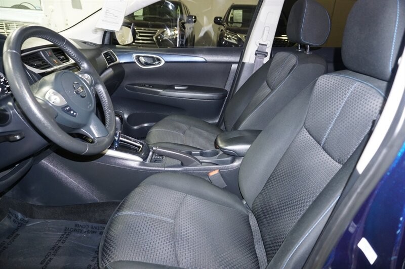 Nissan Sentra SR Vehicle Full-screen Gallery Image 20