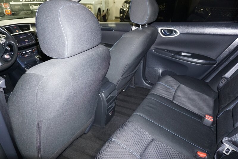 Nissan Sentra SR Vehicle Full-screen Gallery Image 23